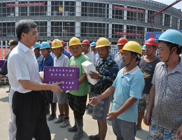 常州市总工会会长徐伟南高温慰问康复医院项目